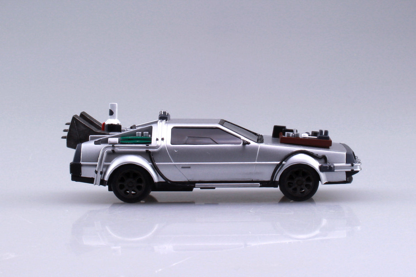 Back to the Future Part III pull-back DeLorean 1:43 scale plastic model kit - MEGA POP COMICS