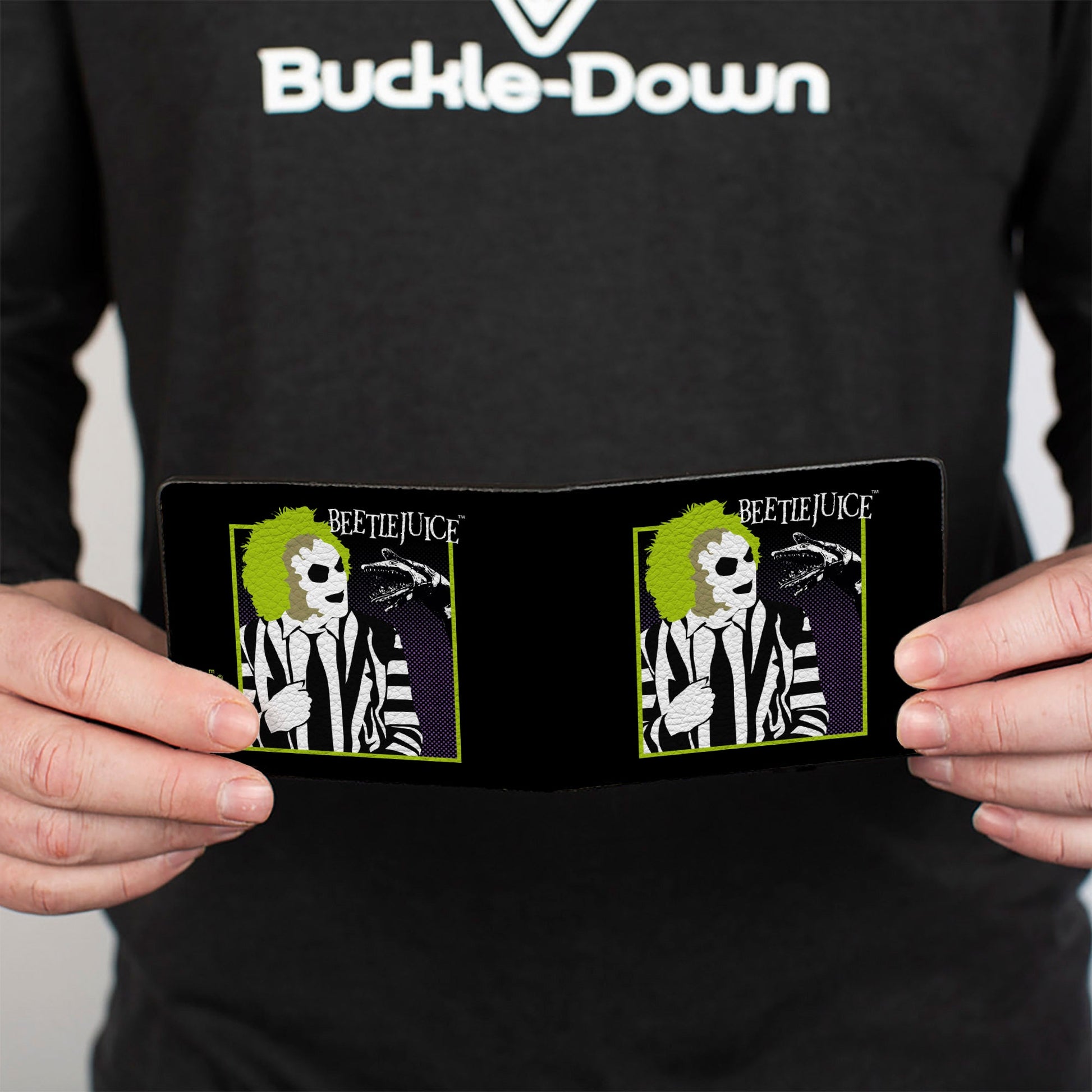 Bi-Fold Wallet - BEETLEJUICE and Sand Worm Pose with Title Logo' Black - MEGA POP COMICS 