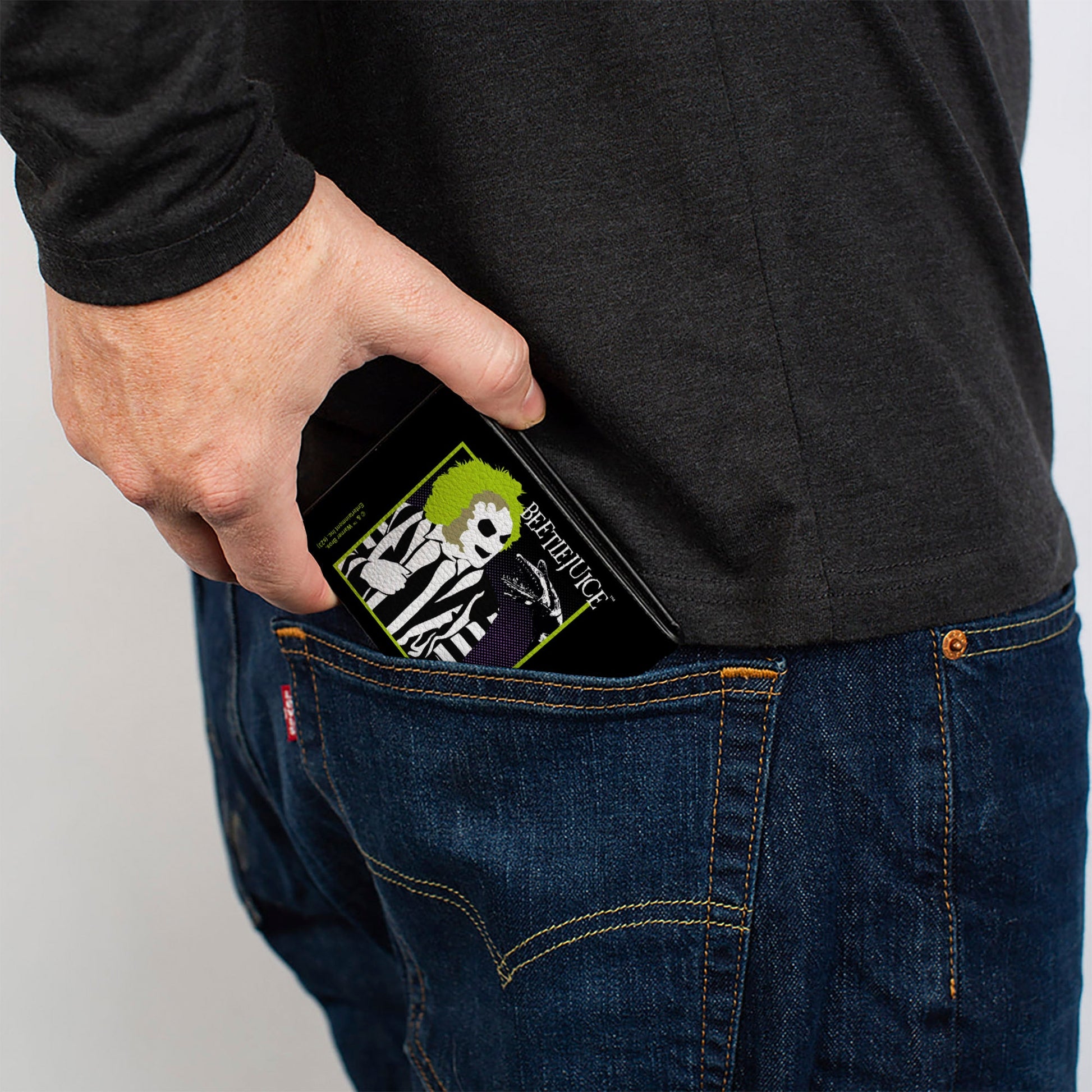 Bi-Fold Wallet - BEETLEJUICE and Sand Worm Pose with Title Logo' Black - MEGA POP COMICS 