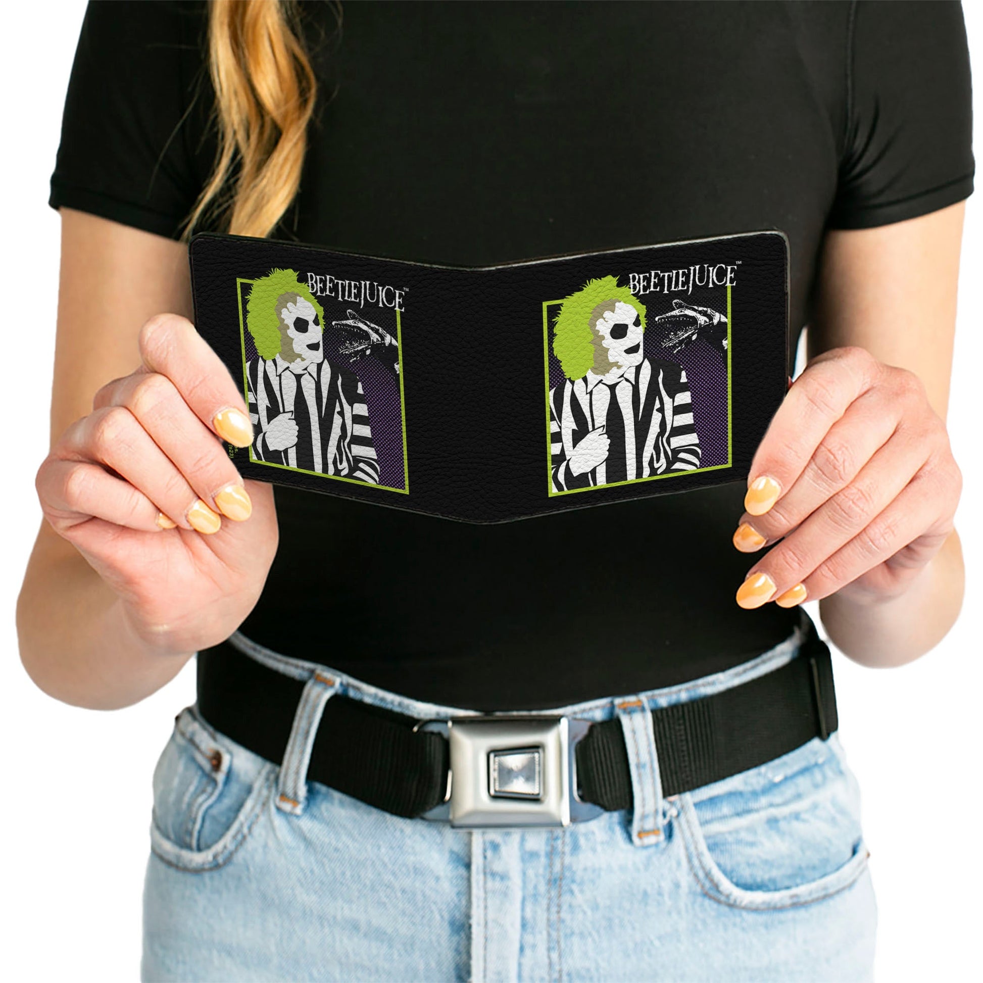 Bi-Fold Wallet - BEETLEJUICE and Sand Worm Pose with Title Logo' Black - MEGA POP COMICS 